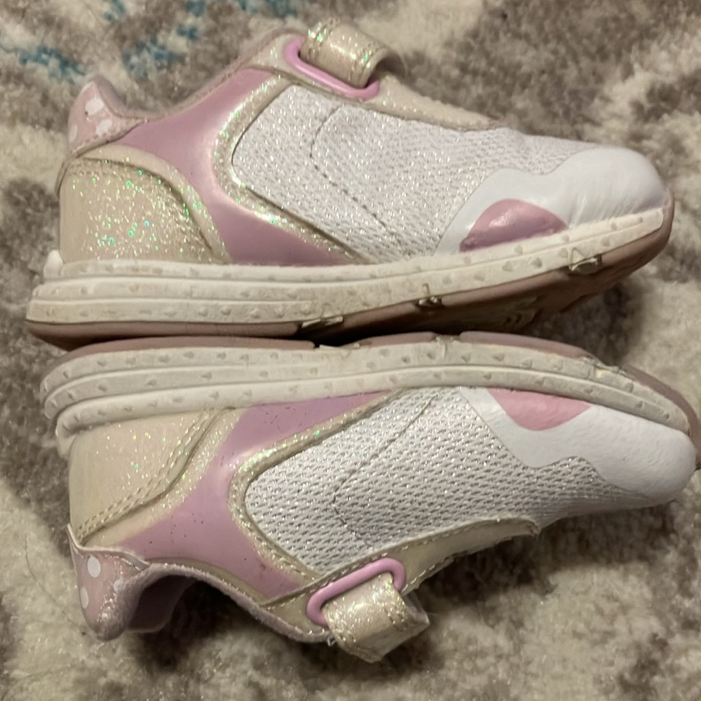 🌸  3/$15 Disney Minnie Mouse shoes - Picture 5 of 9